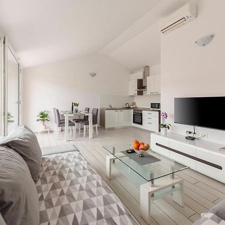 Apartments Era איזולה מראה חיצוני תמונה
